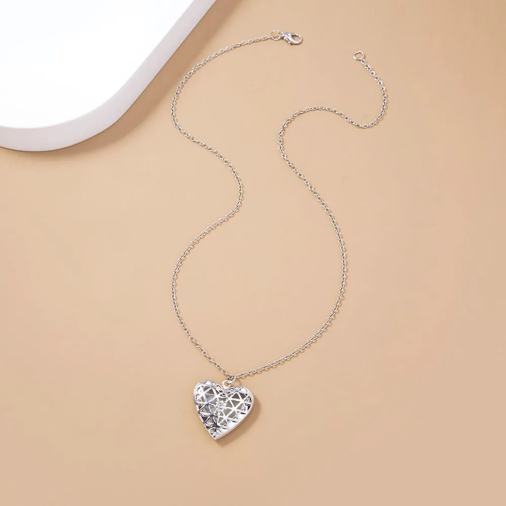 European And American Hollow Luminous Heart Necklace Pendant - Bellarte Enchanté European And American Hollow Luminous Heart Necklace Pendant